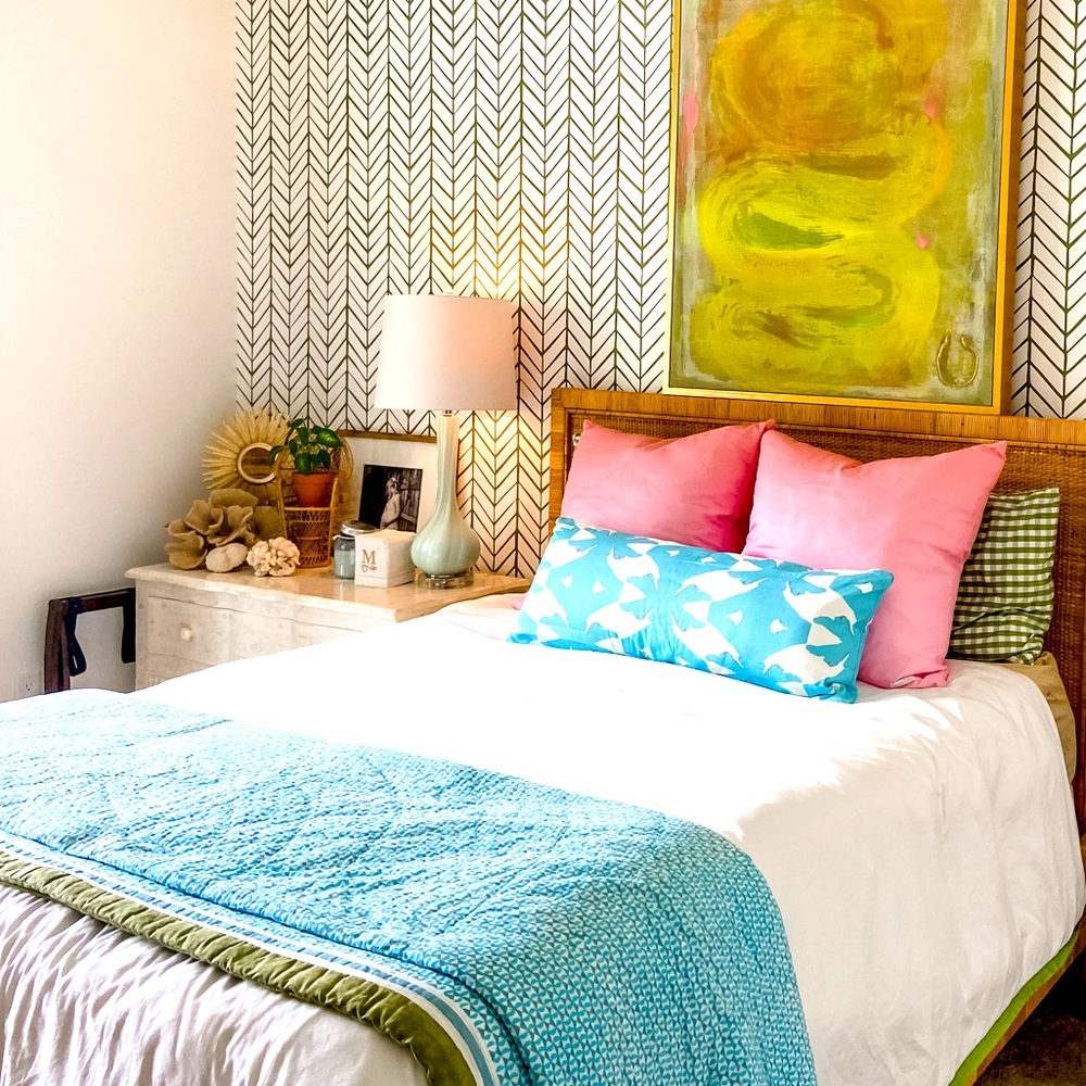Queen Serena and Lily Quilt and 2 Euro Shams Excellent Condition